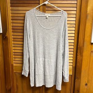 Grey, front pocket sweater. Size 3xl
